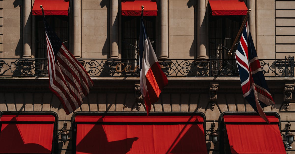 Homme d'affaires français pensif devant un tableau de bord financier avec des drapeaux UK et France
